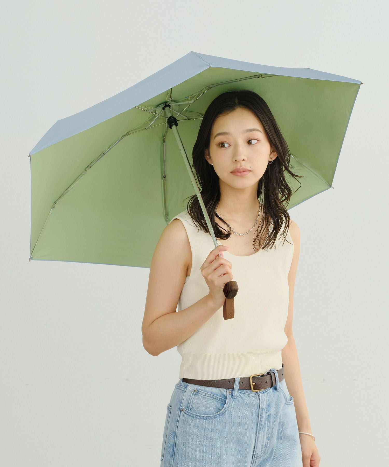 ゲラルディーニ　微光沢シルバーグレー×黄色の縁取り　ロゴプリント　長傘　雨傘 Wpc. 傘 長傘 ピオニ 晴雨兼用 UVカット 日傘 雨傘 長雨傘 レディース
