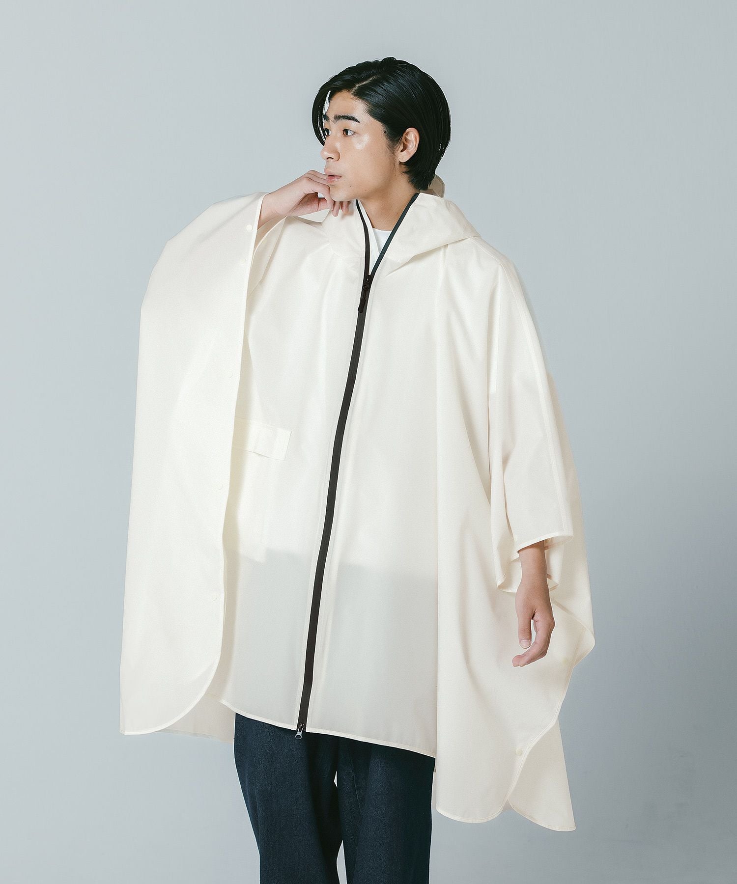 センソユニコ　モユル ホワイト ボタン付き ハイネック ポンチョ IZA(イーザ)【レインポンチョ】RAINBREAKER PONCHO レインブレーカー