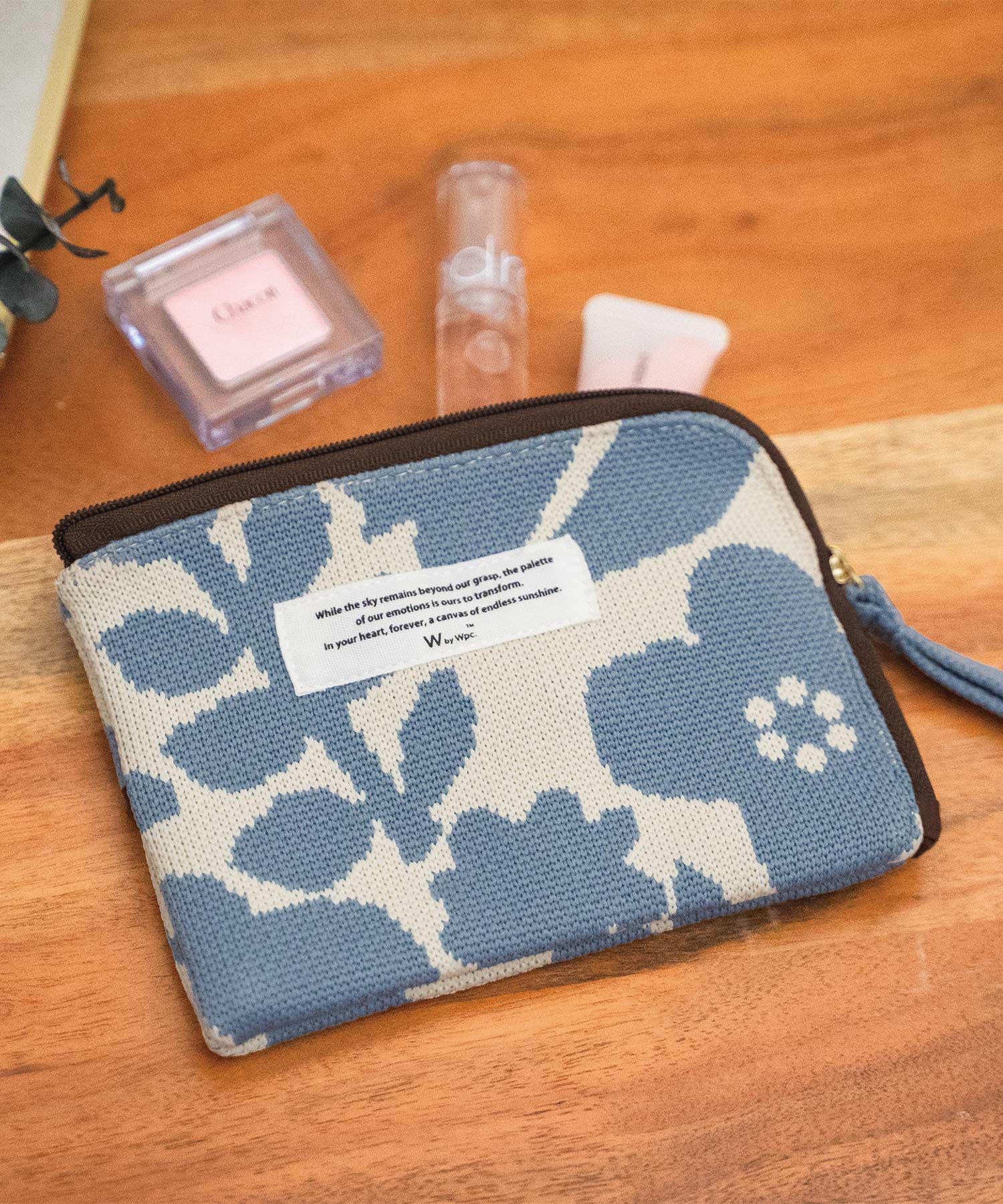 Knitted Tissue Pouch