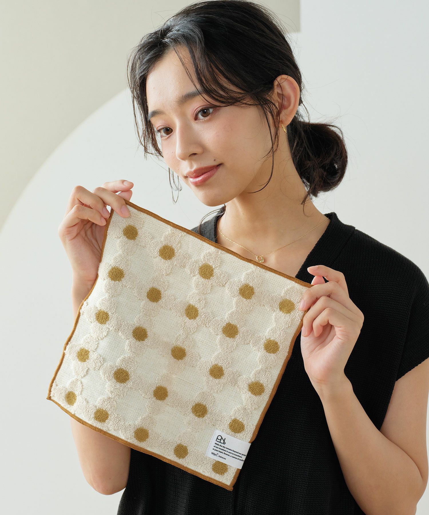 【美品】ハート×花柄 淡色パステル ゴブラン織 ヴィンテージラグ 133×111 美品】ハート×花柄 淡色パステル ゴブラン織 ヴィンテージラグ 133×111